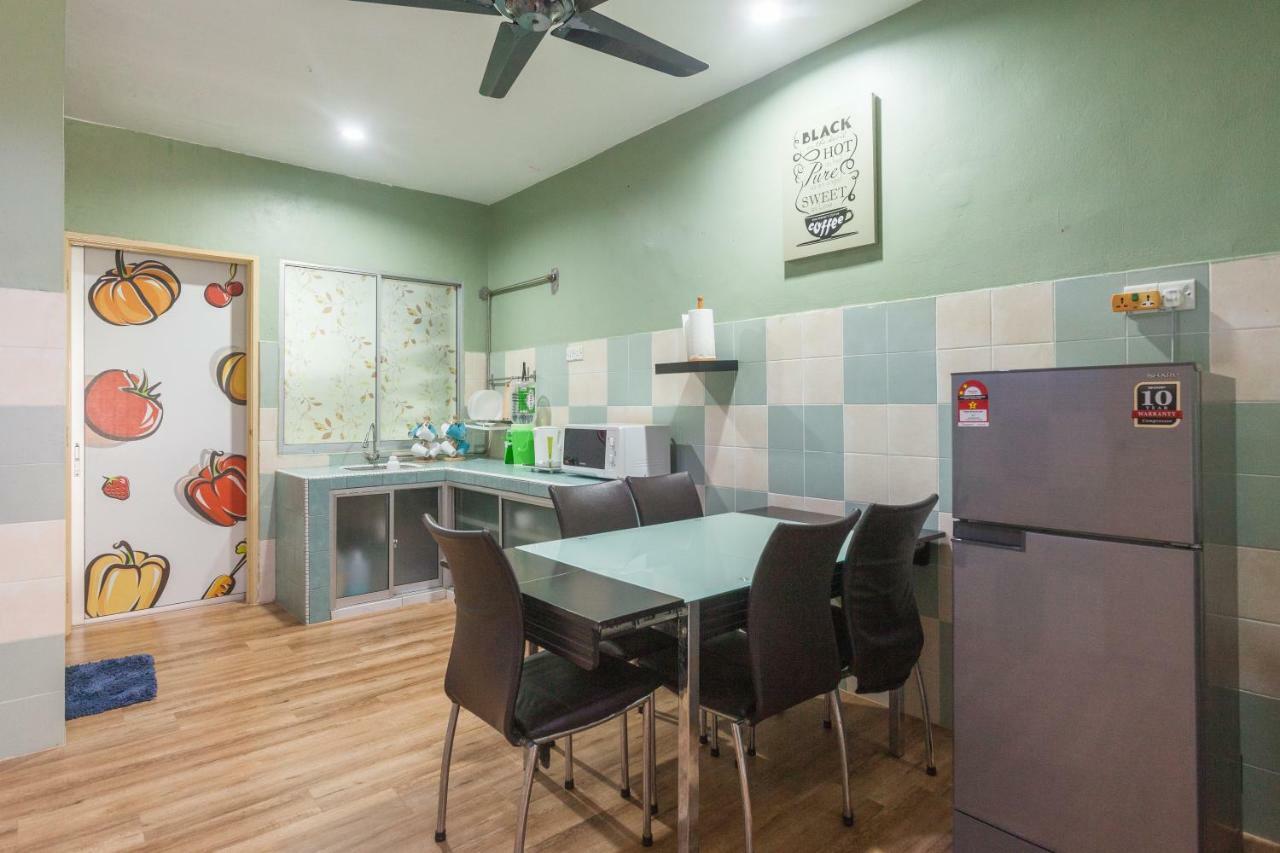 Gunung View Homestay 10 To 12 Pax Near Sunway Tambun Ipoh Exterior photo